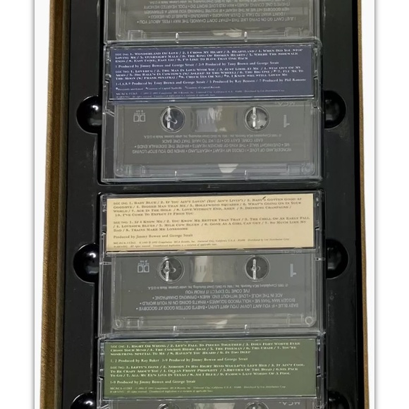 George Strait - Straight Out Of The Box Four Cassette Collection Box Set Book. - Picture 6 of 8
